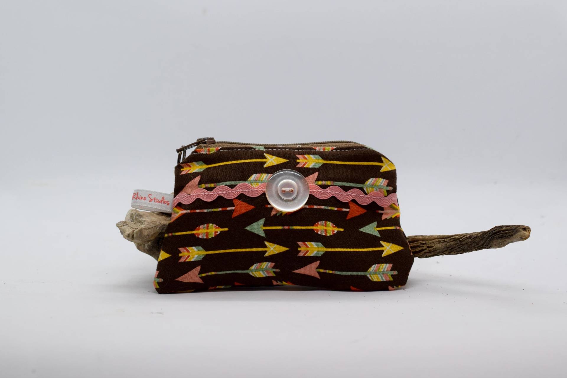 Geldbörse Pfeile Mit Reißverschluss, Id Halter, Schlüsselanhänger, Ohrring Stoff Geldbörse, Kleine Tasche, Pfeil Unikat Geldbörse Pfeile Mit Reißverschluss, Id Halter, Schlüsselanhänger, Ohrring Stoff Geldbörse, Kleine Tasche, Pfeil Unikat von HungryRhinoStudios