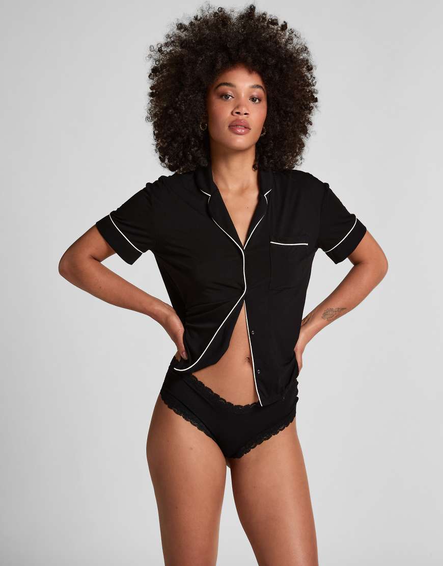 Hunkemöller - Alex - V-förmiger Brasilian-Slip in Schwarz von Hunkemoller