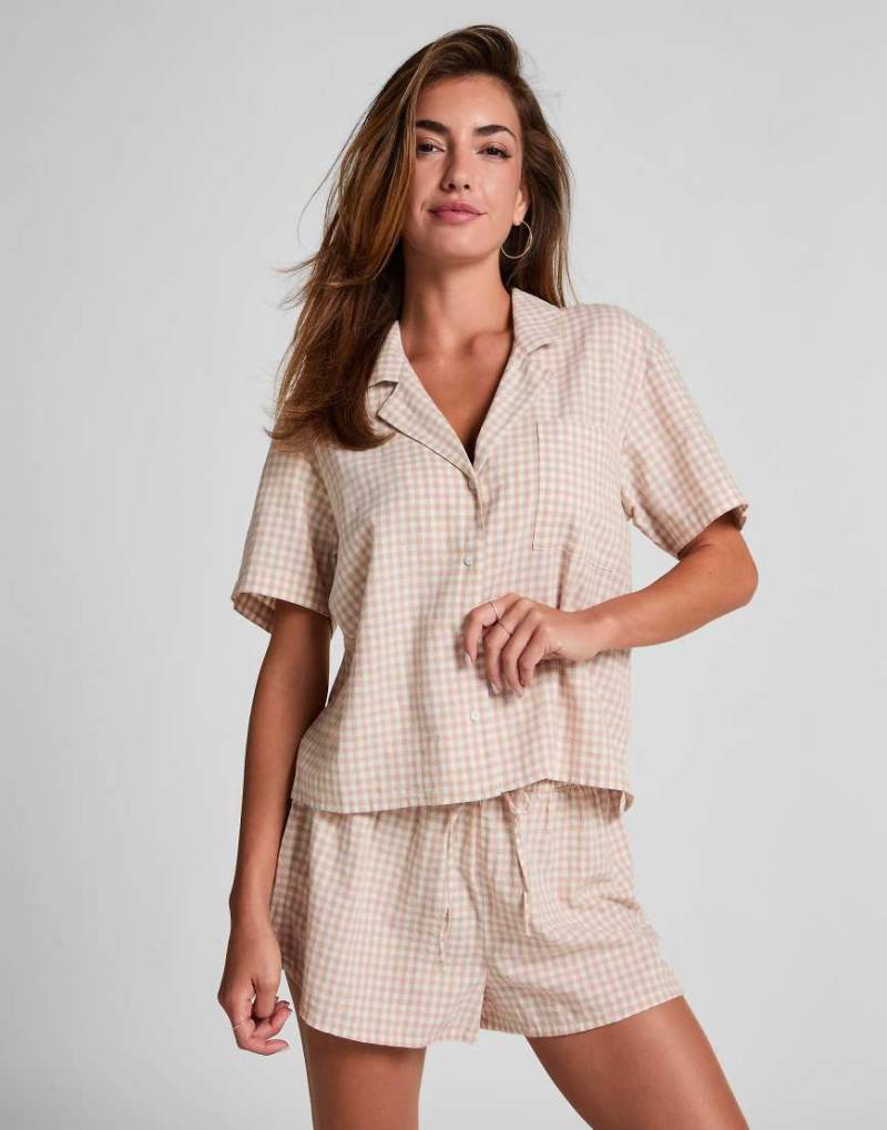 Hunkemöller - Karierte Shorts aus Leinen in Weiß Hunkemöller - Karierte Shorts aus Leinen in Weiß von Hunkemoller