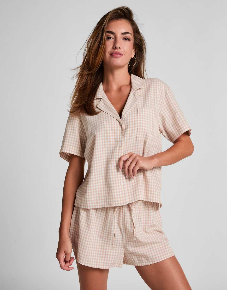 Hunkemöller - Karierte Shorts aus Leinen in Weiß Hunkemöller - Karierte Shorts aus Leinen in Weiß von Hunkemoller
