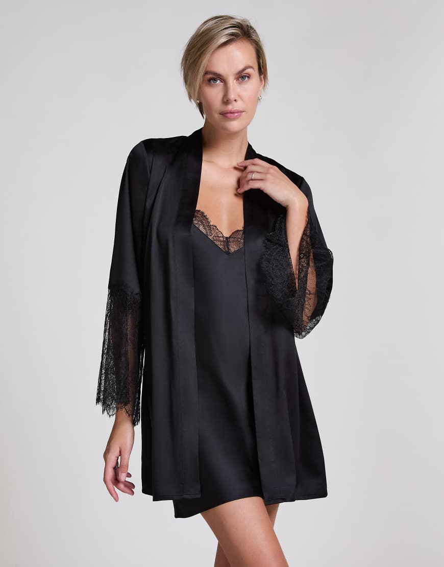 Hunkemöller - Kimono aus Satin in Schwarz Hunkemöller - Kimono aus Satin in Schwarz von Hunkemoller