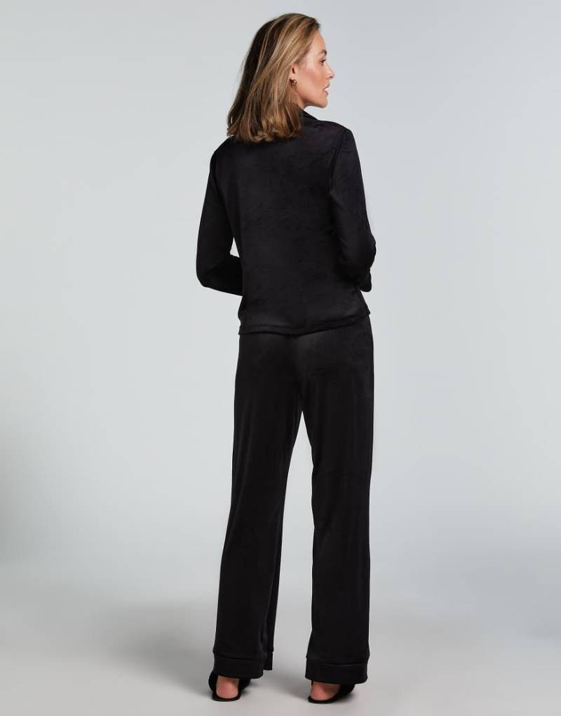 Hunkemöller - Langärmlige Jacke aus Velours in Schwarz Hunkemöller - Langärmlige Jacke aus Velours in Schwarz von Hunkemoller