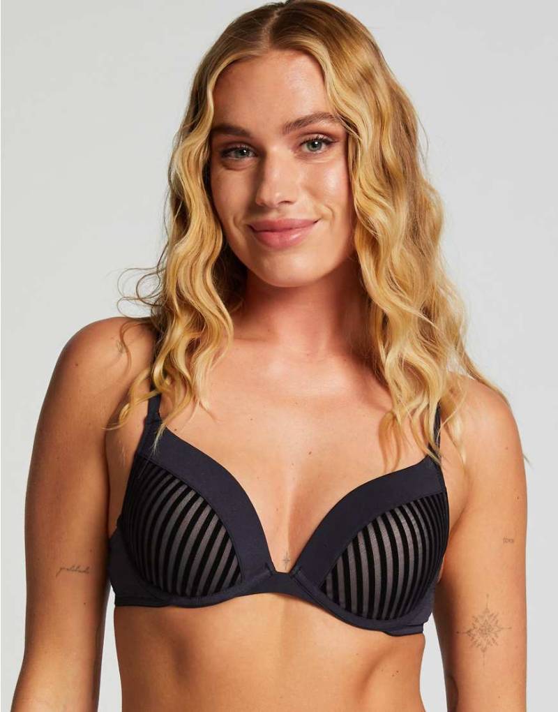 Hunkemöller - Pia - Gepolsterter Push-up-BH in Schwarz mit Bügel von Hunkemoller