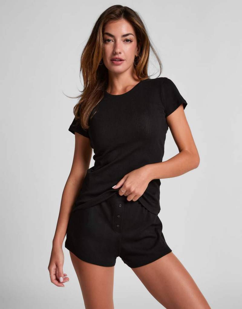 Hunkemöller - Shorts aus Pointelle-Strick in Schwarz Hunkemöller - Shorts aus Pointelle-Strick in Schwarz von Hunkemoller