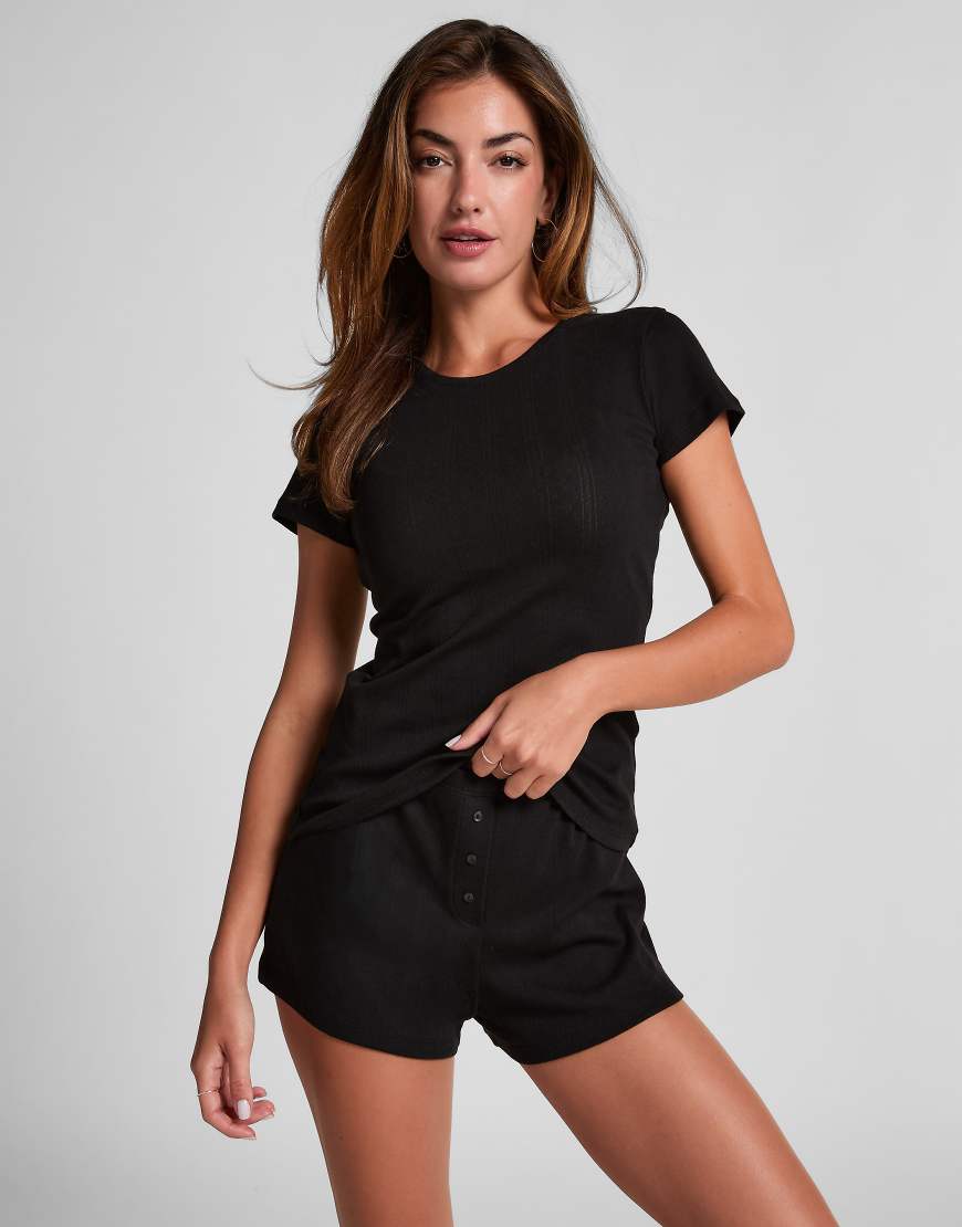 Hunkemöller - Shorts aus Pointelle-Strick in Schwarz Hunkemöller - Shorts aus Pointelle-Strick in Schwarz von Hunkemoller
