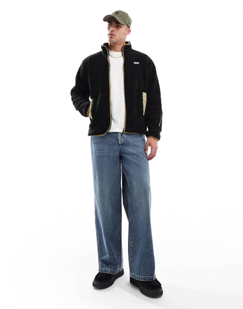 Hunter - Milan - Jacke aus Sherpa-Fleece in Schwarz mit Kontrastfutter von Hunter
