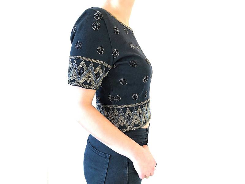 Adrienne Vittadini Kurzer Schwarzer Wollpullover, Metallic Gold Und Dunkelsilber Perlen Bestickt von HunterHunted