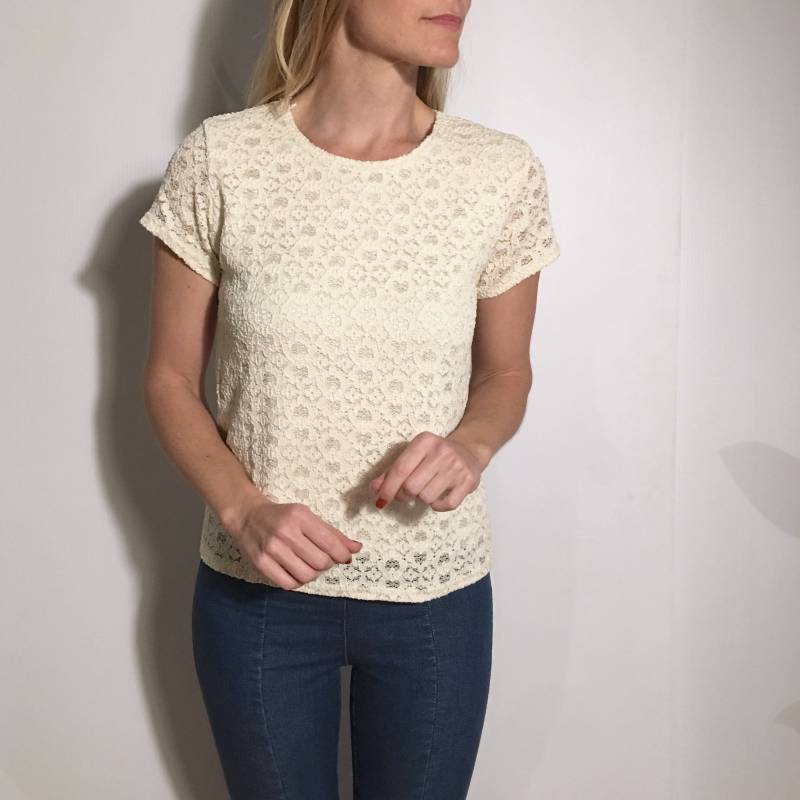 Aurelia Vintage Weiße Spitze T-Shirt Mit Futter von HunterHunted