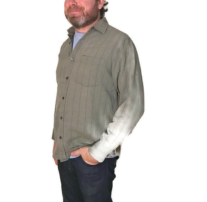 Bodie Vintage Banane Republik Neutral-Tone Microstripe Button-Up Kragen Arbeit Shirt, Herren Größe S/M von HunterHunted