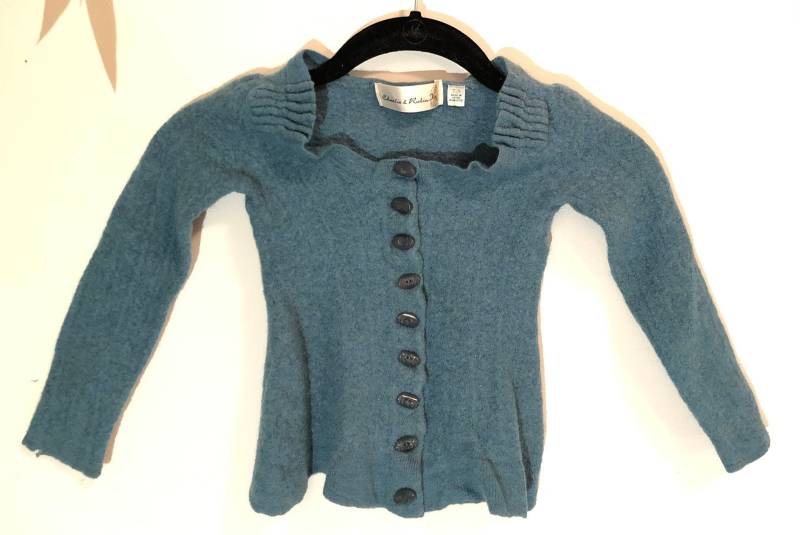 Kleinkind Bio Petrol Blau-Grün Merino Wolle Cardigan Pullover Mit Ruche Pleat Nähte An Schultern Und Flared Taille Saum von HunterHunted