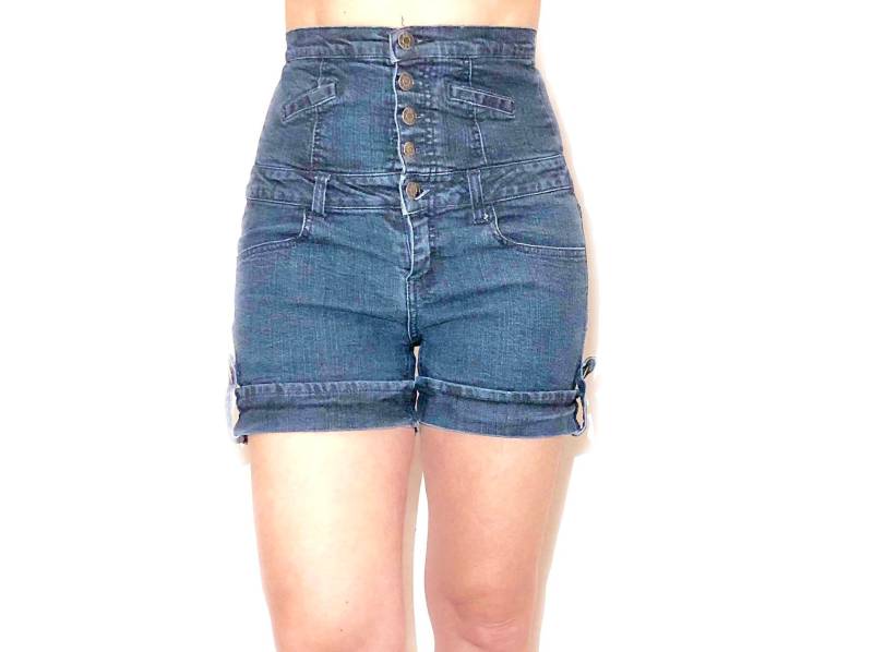 Ultra High Waisted Button-Up Dark Jean Jeans Shorts Mit Bündchen Und Schnalle Detail von HunterHunted