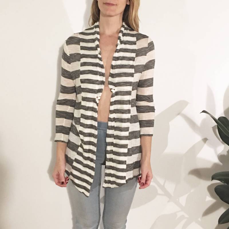 Vintage Banane Republik Grau Und Weiß Micro-striped Leichtgewicht Lang-Hem Cardigan, Damen Größe Klein von HunterHunted