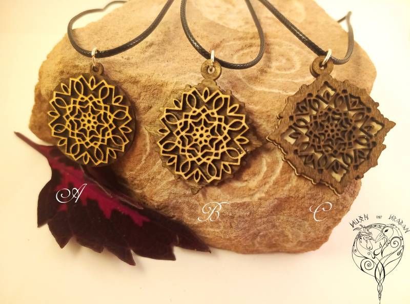 Pagan Mandala Pendant Wooden Various Shapes Pagan Mandala Pendant Wooden Various Shapes von HuonIntHraban