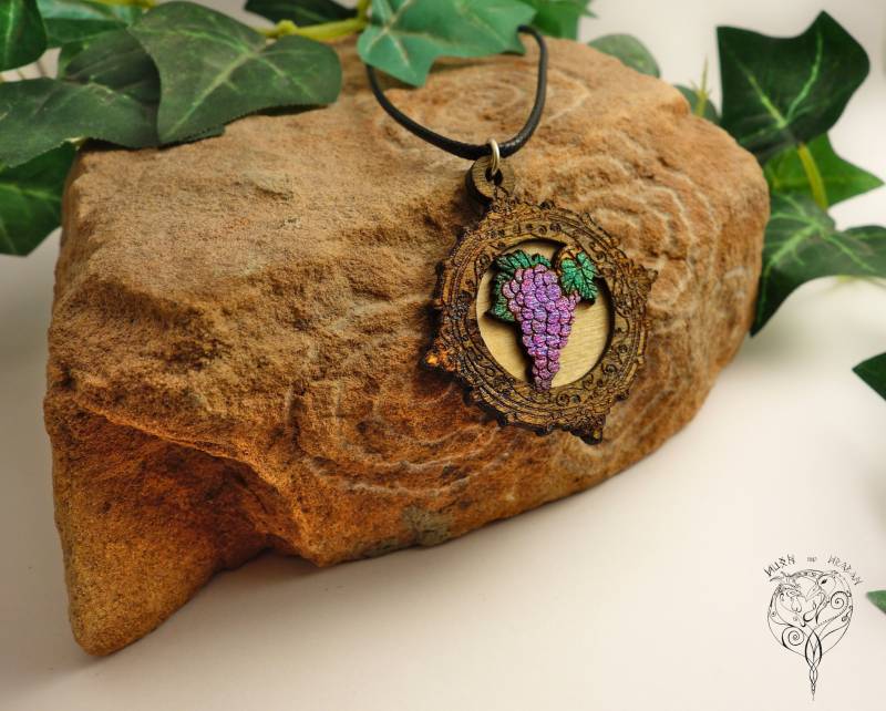 Grape Necklace | Wine Lovers Fruit Rustic von HuonIntHrabanPfalz