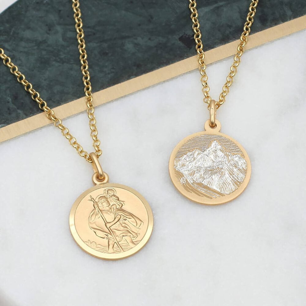 18 Karat Vergoldete St Christopher Halskette Berg Szene Sicher Reisen von Hurleyburleygifts