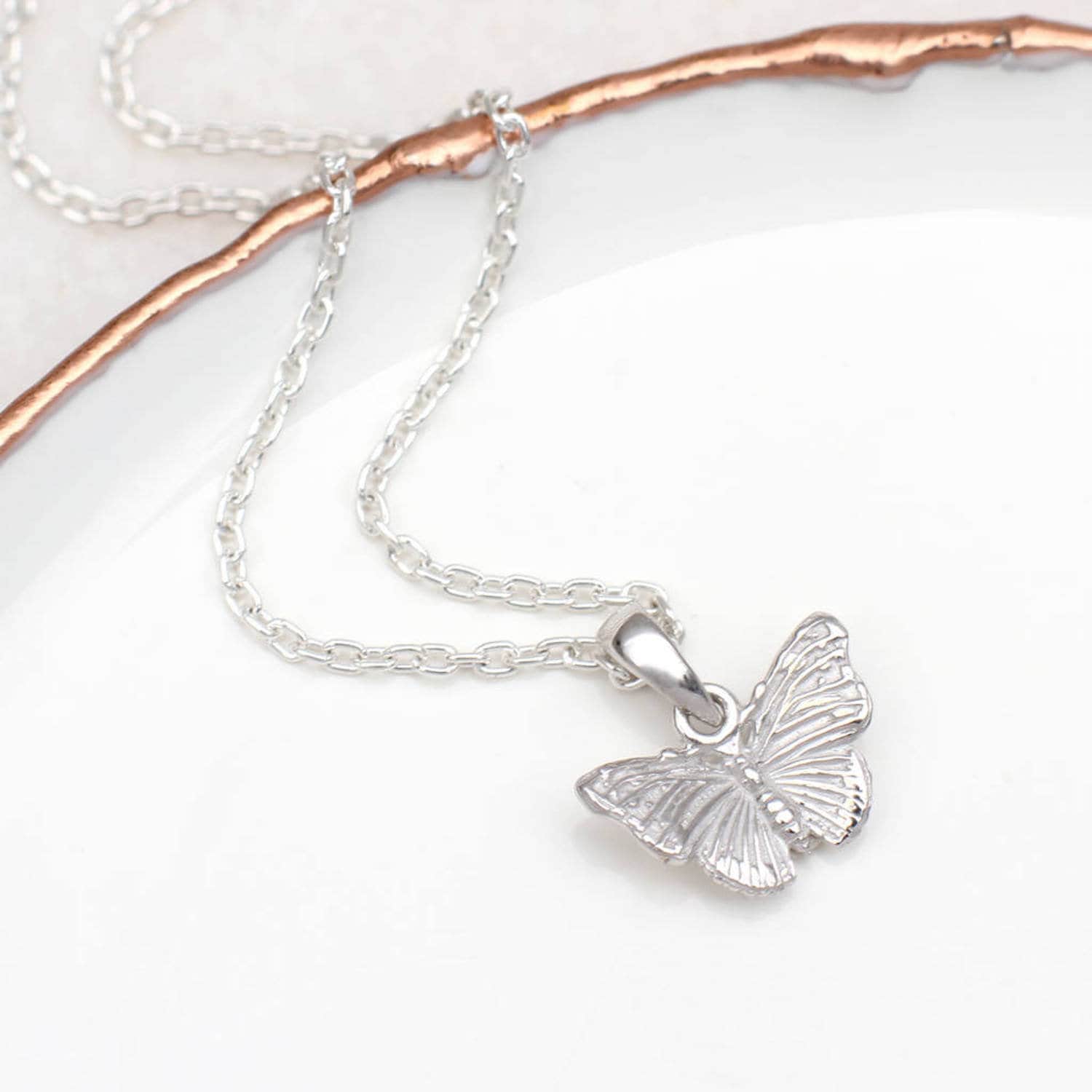 Personalisierte Gold Oder Silber Kleiner Schmetterling Halskette Tier Schmuck von Hurleyburleygifts