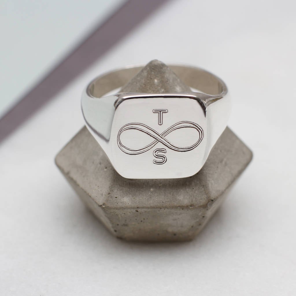 Personalisierter Silber Infinity Siegelring Ehemanngeschenke Schmuck Mit Gravur von Hurleyburleygifts