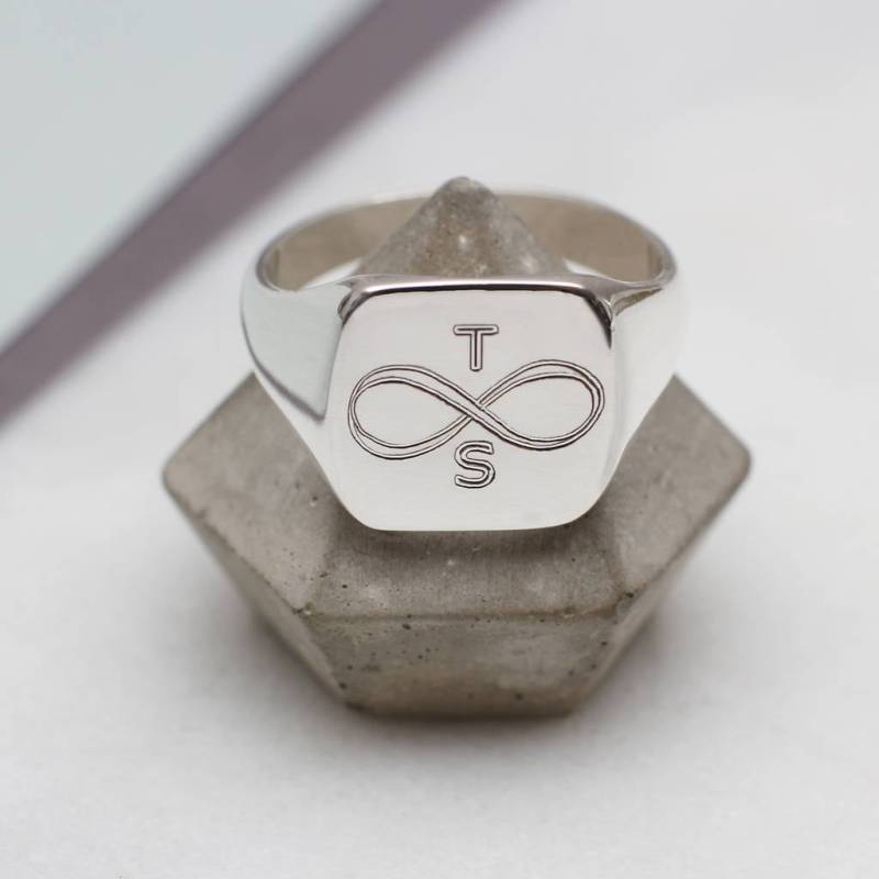 Personalisierter Silber Infinity Siegelring Ehemanngeschenke Schmuck Mit Gravur von Hurleyburleygifts