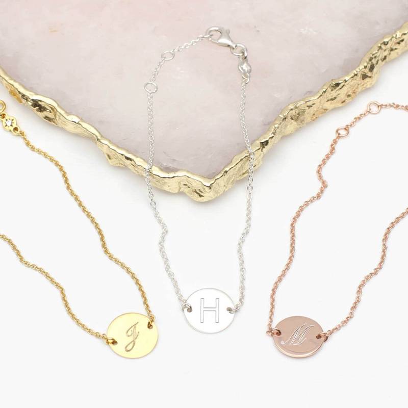 Personalisiertes Silber Oder Gold Initial Armband von Hurleyburleygifts