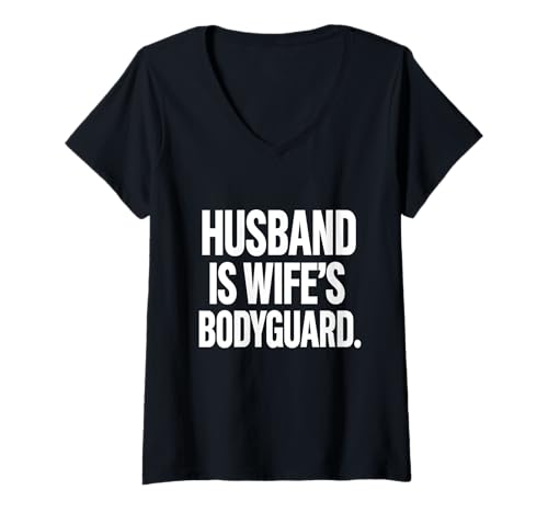Damen Husband is Wife's Bodyguard Protection Protector Funny Gift T-Shirt mit V-Ausschnitt Damen Husband is Wife's Bodyguard Protection Protector Funny Gift T-Shirt mit V-Ausschnitt von Husband and Wife Love Apparel Co.