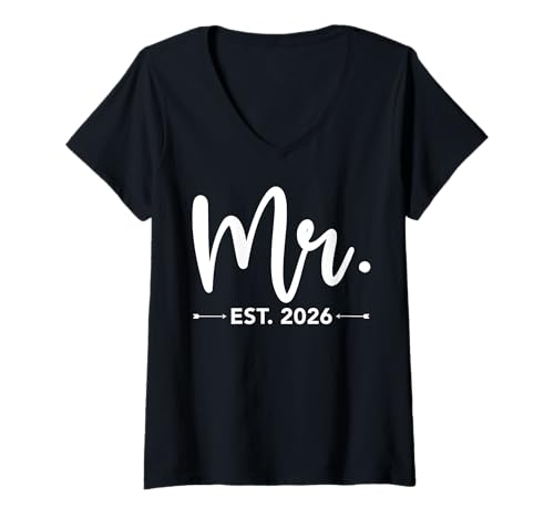 Damen Mr. Est. 2026 Just Married Promoted to Mr and Mrs Matching T-Shirt mit V-Ausschnitt Damen Mr. Est. 2026 Just Married Promoted to Mr and Mrs Matching T-Shirt mit V-Ausschnitt von Husband & Wife Matching Couple Gifts for Mr , Mrs