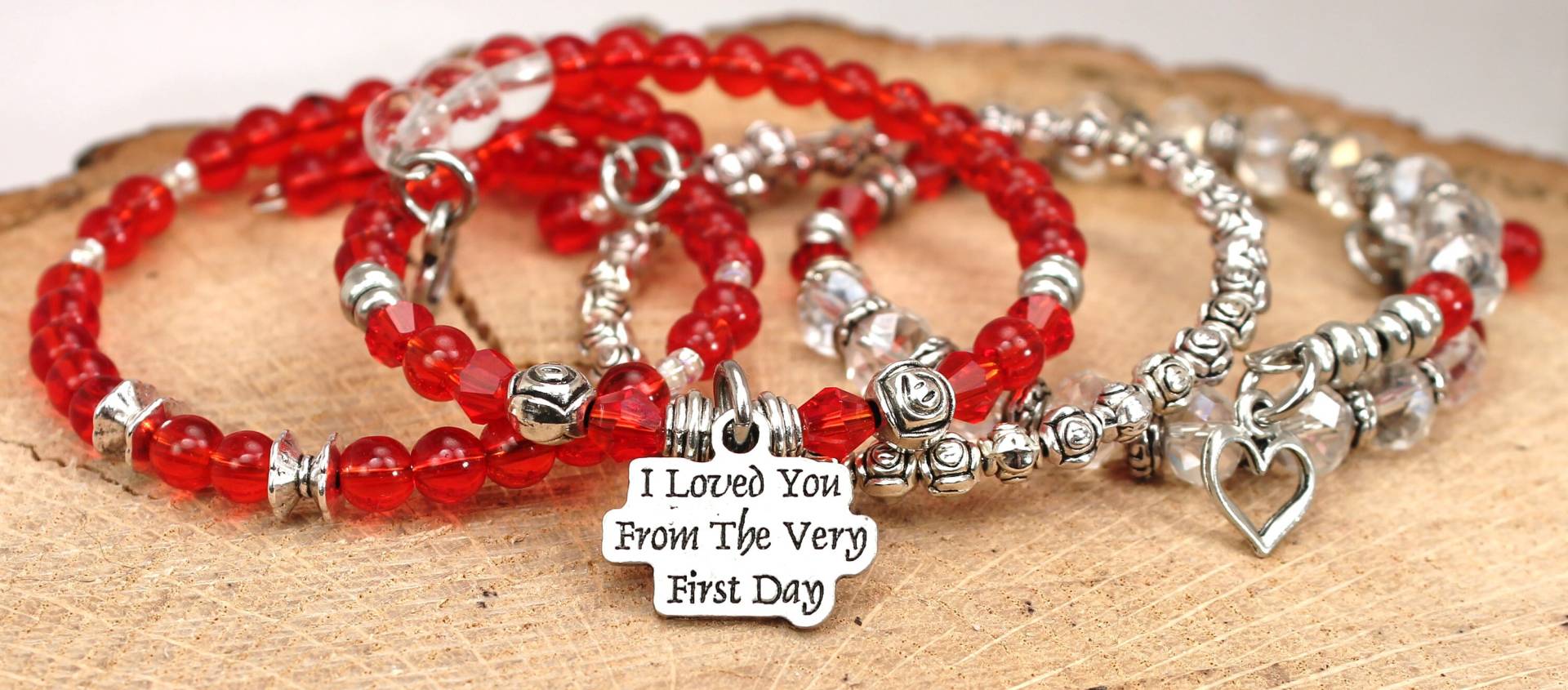 Valentine, Ich Liebte Sie Vom Ersten Tag Rot-Satz Von 4 Stück Perlen Boho Armreif Armband Kollektion von HustleHardMetals