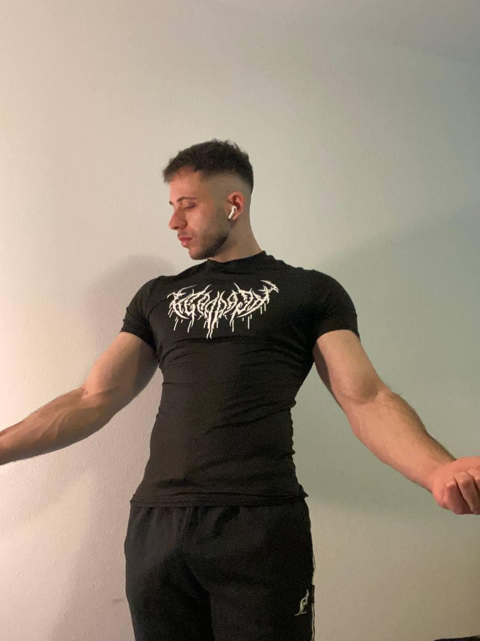 Show Your Gains - Compression Gym T-Shirt + Tiktok Shoutout Video Show Your Gains - Compression Gym T-Shirt + Tiktok Shoutout Video von HustlerBr0