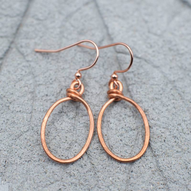Kupfer Oval Hoop Ohrringe- Kupfer Ohrringe - Rohes Geschenk Für Sie Gehämmerte Handgefertigte Kupfer Oval Hoop Ohrringe- Kupfer Ohrringe - Rohes Geschenk Für Sie Gehämmerte Handgefertigte von HutchinsStudio