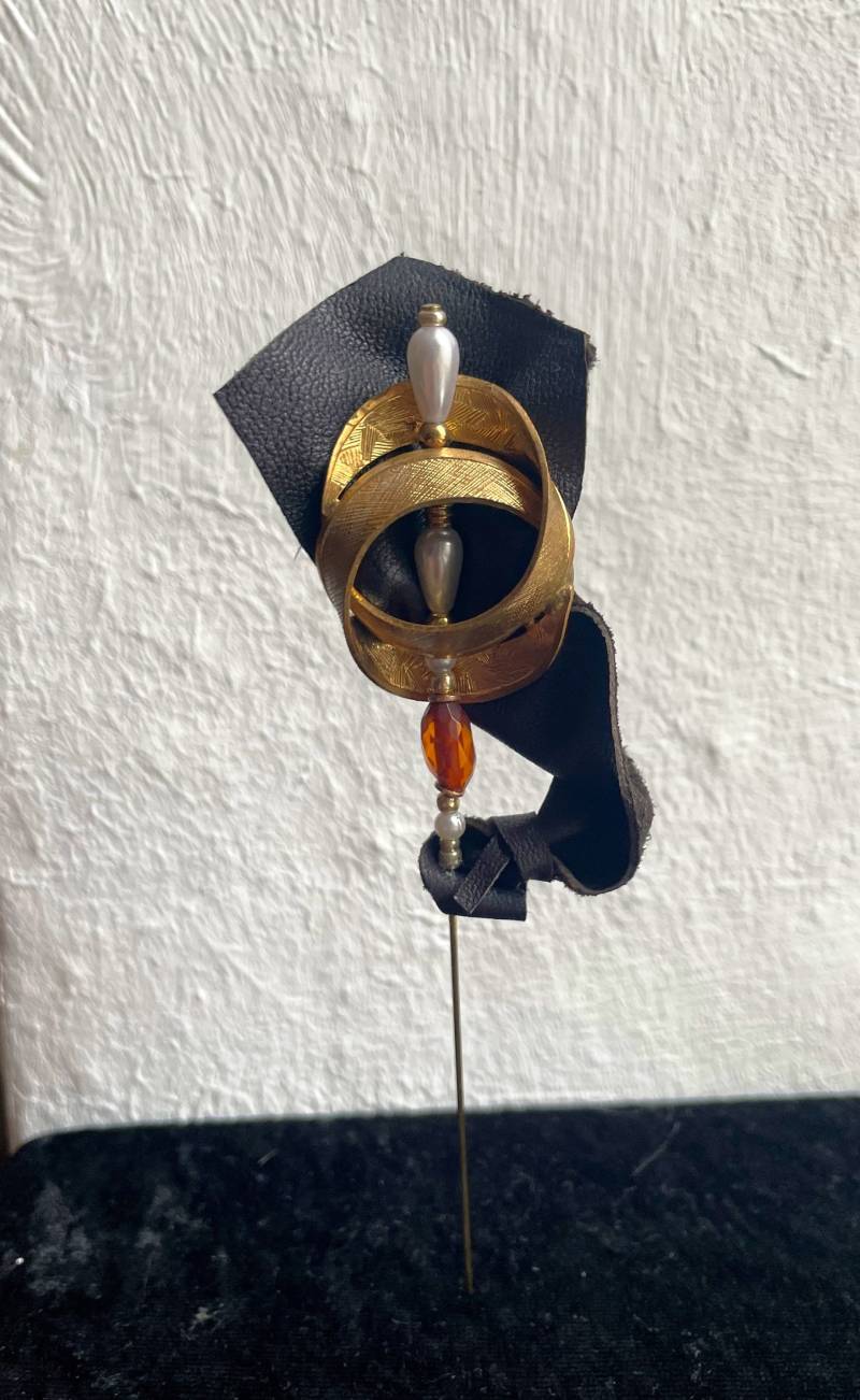 Hutnadel | Einzelstücke - Handgemacht in Verschiedenen Variationen Hutnadel | Einzelstücke - Handgemacht in Verschiedenen Variationen von Hutnadeldesign