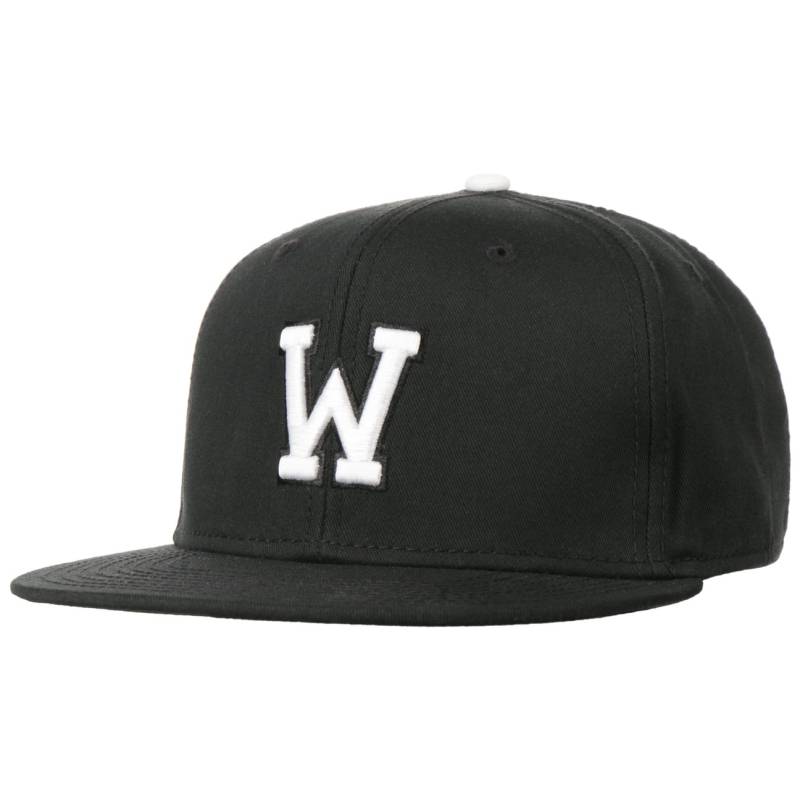 W Letter Snapback Cap von Hutshopping