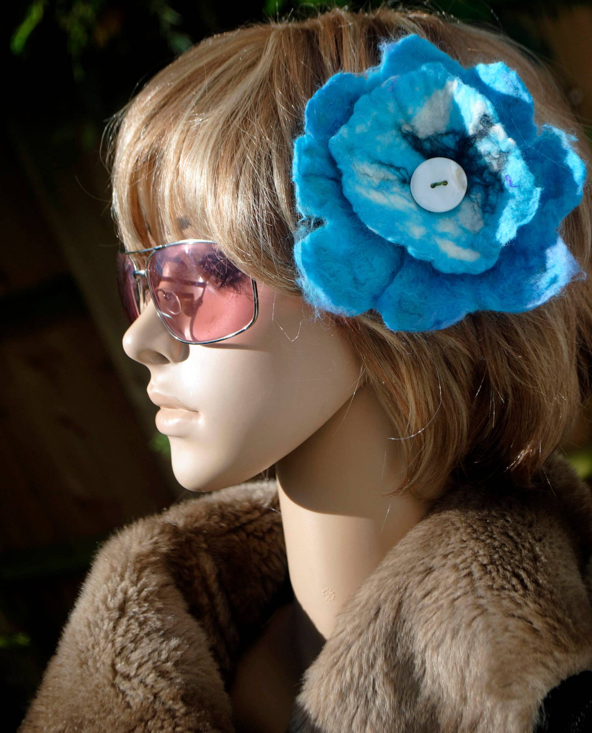 Handgefilzte Blumen Brosche Haarspange Aus Merino Wolle von HuttieHattie