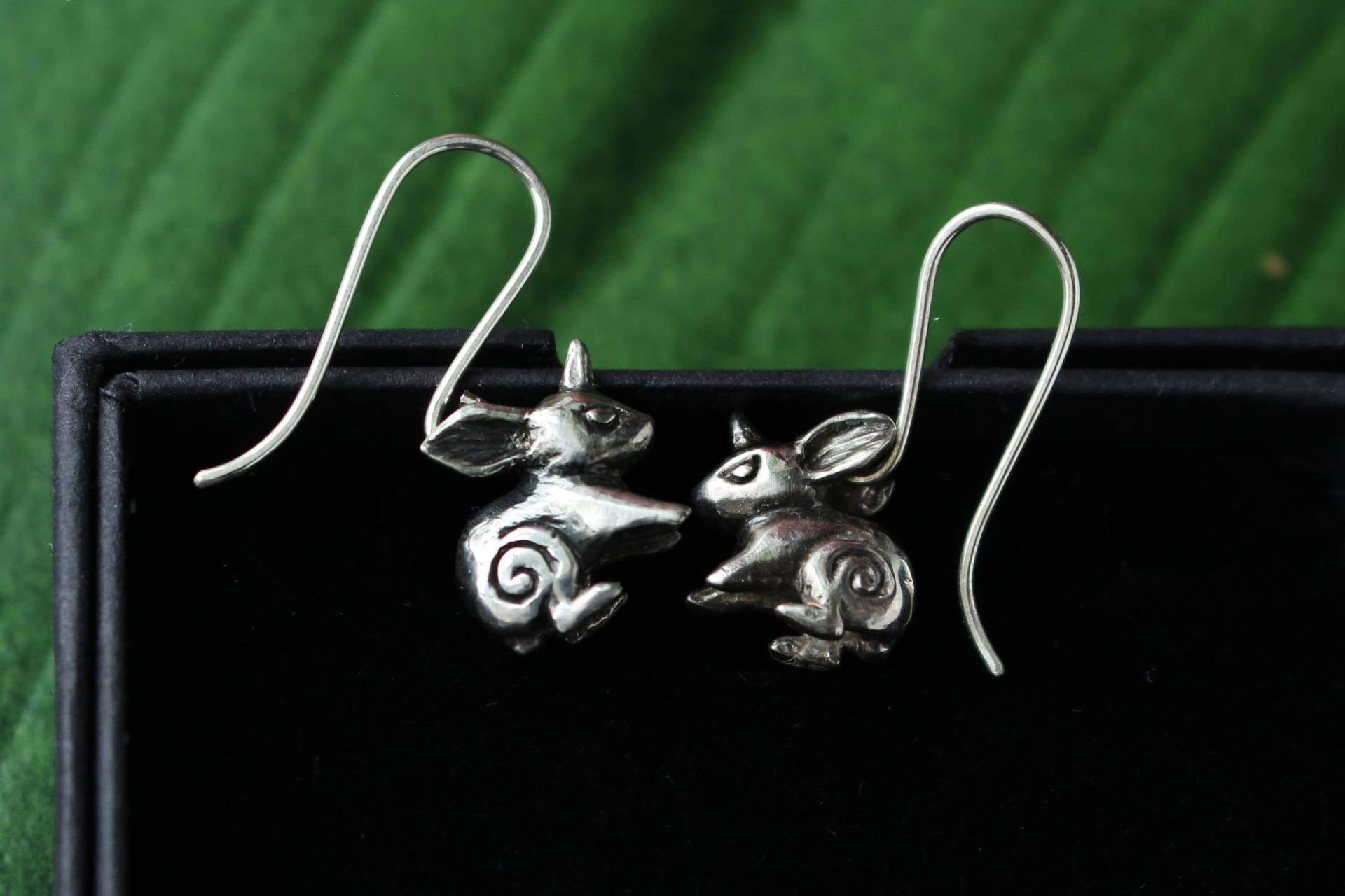 Einhorn Ohrringe, Sterling Silber Einhorn Ohrringe, Sterling Silber von Hvitolg