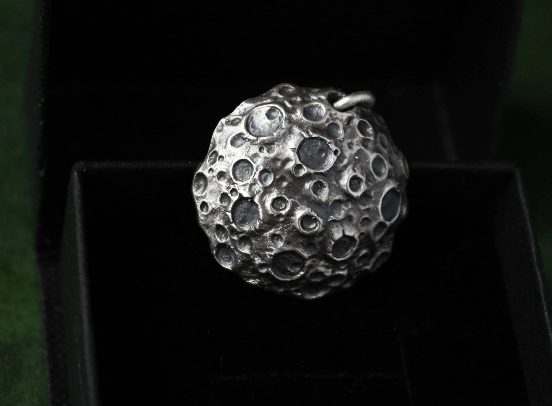Mond Asteroid Charm, Silber Mond Asteroid Charm, Silber von Hvitolg