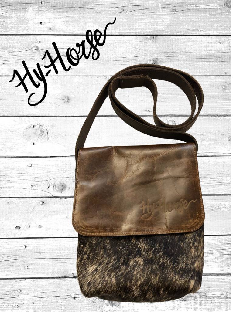 Braune Lederklappe Und Haar Verstecken Crossbody Handtasche von HyHorseDesigns