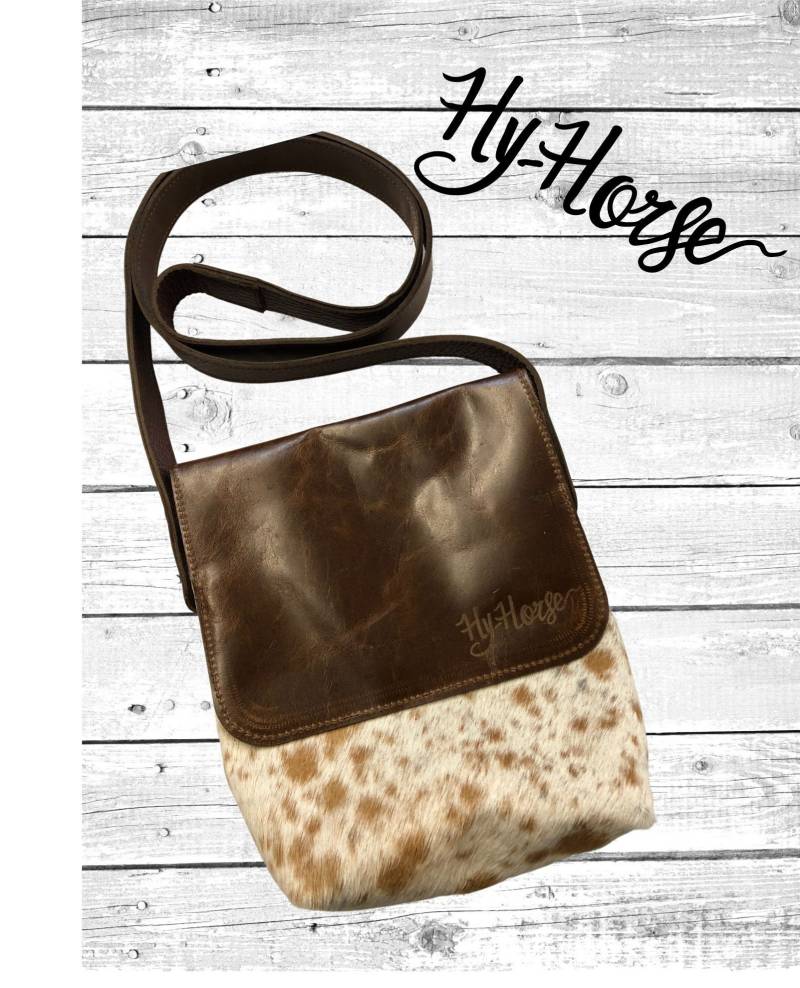 Braune Lederklappe Und Weiß/Braune Haare Verstecken Crossbody Handtasche von HyHorseDesigns