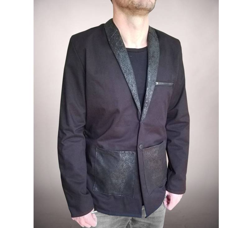 Sacko Schwarz Mit Ledertaschen Lederoptik Aus Baumwolle Lederimitat Herrenjacke Blazer Auf Wunsch Maßgefertigt Hybridpunkberlin Sacko Schwarz Mit Ledertaschen Lederoptik Aus Baumwolle Lederimitat Herrenjacke Blazer Auf Wunsch Maßgefertigt Hybridpunkberlin von HybridPunkBerlin