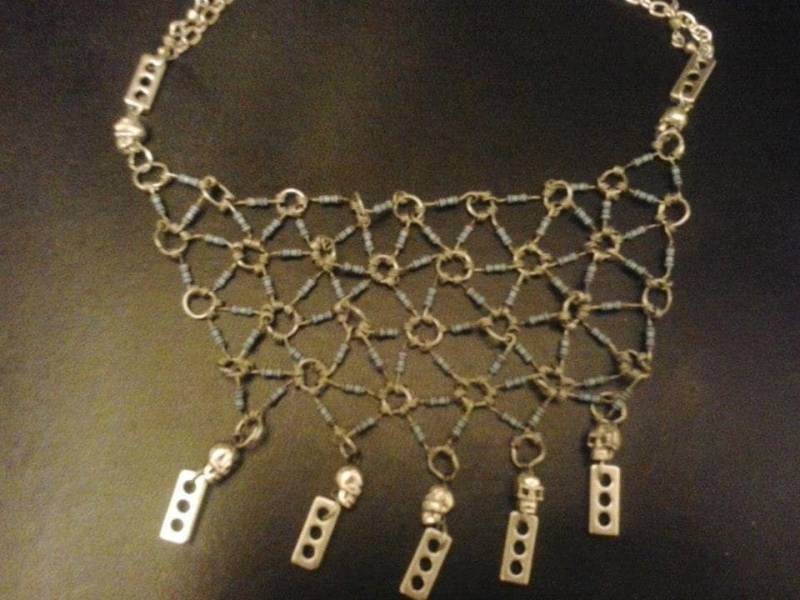 Cyberpunk Resistor Skull Necklace Cyberpunk Resistor Skull Necklace von HyperTextstyles