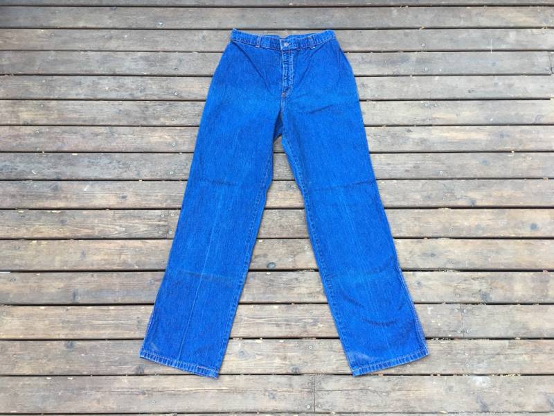 28 X 32 1970Er Jahre Levis Matrose Jeans 70Er Dunkelblau Vintage 29 Zoll Taille Inseam Baumwolle Denim Breite Bein Hohe Steigen Gerade von HypnoticaVintage