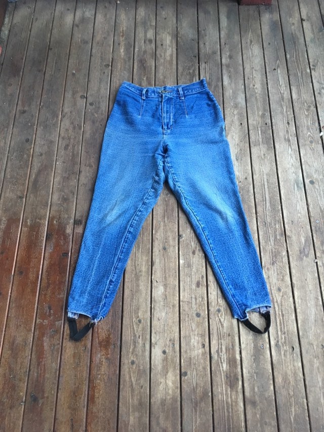 29/30 Steigbügeljeans Mit Hoher Taille, 80Er Jahre, 1980Er Acid Wash Washed Blue Denim, Baumwoll-Spandex-Stretch-Jeans, Röhrenjeans, Bill Blass von HypnoticaVintage