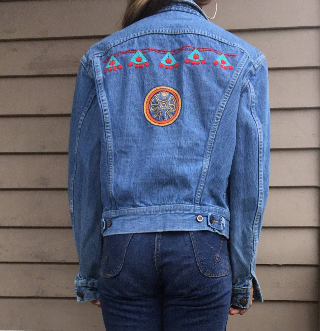 Sale 1960Er Jahre Lee Jeansjacke Bestickt Baumwolljersey Trucker 60Er Hippie Xs S Extra Small 0 1 2 3 4 Sanforisiert Hergestellt in Usa Amerika von HypnoticaVintage