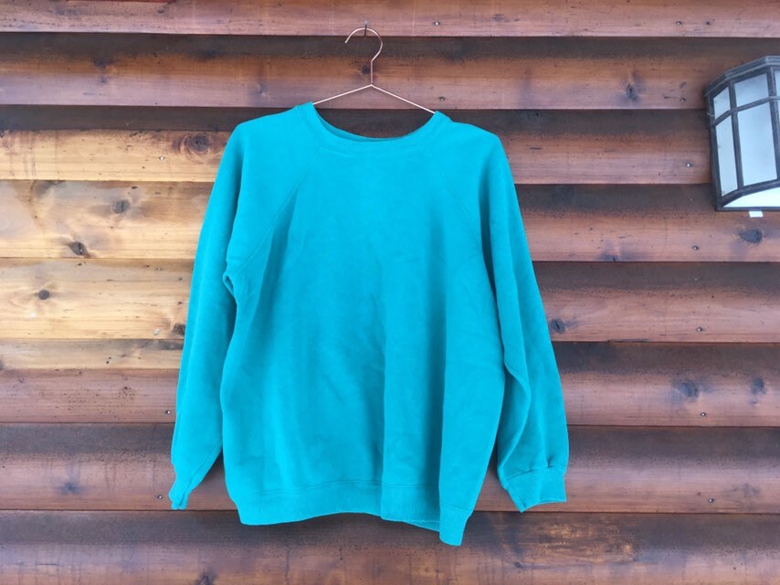 Verkauf 90Er Jahre Sweatshirt Usa Hergestellt in Amerika 1990Er M L Größe Mittlere Bis Große Grüne Raglan Ärmel Hanes 50 Mischung Baumwolle von HypnoticaVintage