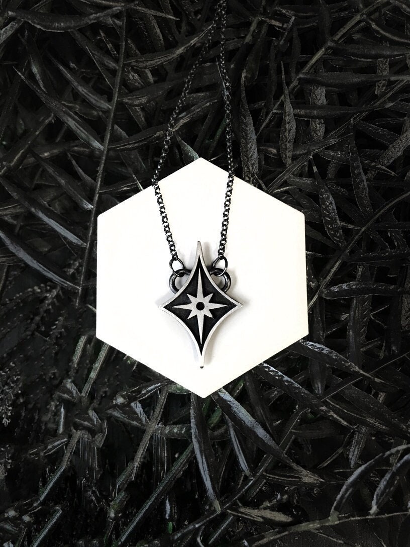 Zierliche Atomic Halskette - Handgemachter Sterling Silber Schmuck Retro Starburst Anhänger Mid Century Modern Diamant Space Age Kitsch Zierliche Atomic Halskette - Handgemachter Sterling Silber Schmuck Retro Starburst Anhänger Mid Century Modern Diamant Space Age Kitsch von Hypnovamp