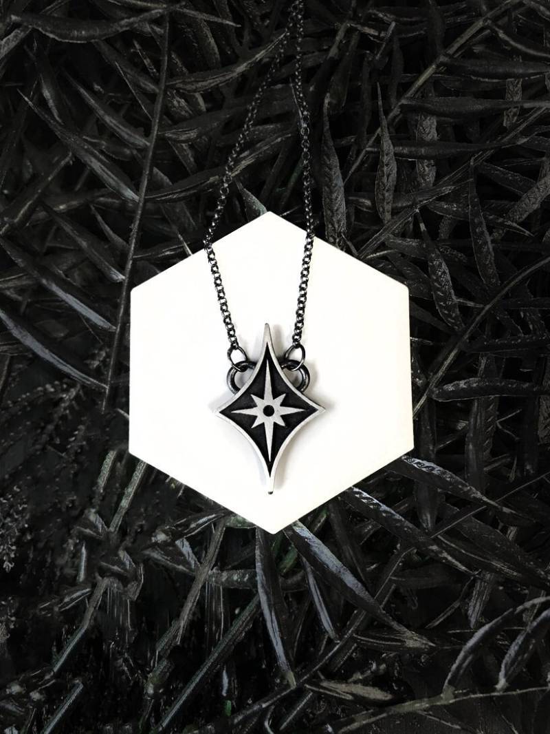 Zierliche Atomic Halskette - Handgemachter Sterling Silber Schmuck Retro Starburst Anhänger Mid Century Modern Diamant Space Age Kitsch von Hypnovamp