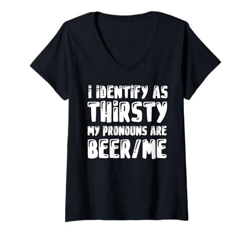 Damen Ich identifiziere Mich als durstig. Meine Pronomen sind Bier/Ich T-Shirt mit V-Ausschnitt Damen Ich identifiziere Mich als durstig. Meine Pronomen sind Bier/Ich T-Shirt mit V-Ausschnitt von I Identify Thirsty My Pronouns Are Beer/Me funny