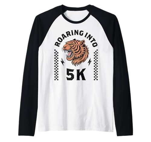 Roaring Into 5K Tiger Back to School, für Jungen und Mädchen, lustig Raglan Roaring Into 5K Tiger Back to School, für Jungen und Mädchen, lustig Raglan von I'm Ready for 5K 1st Day School Dinosaur Tiger Kid