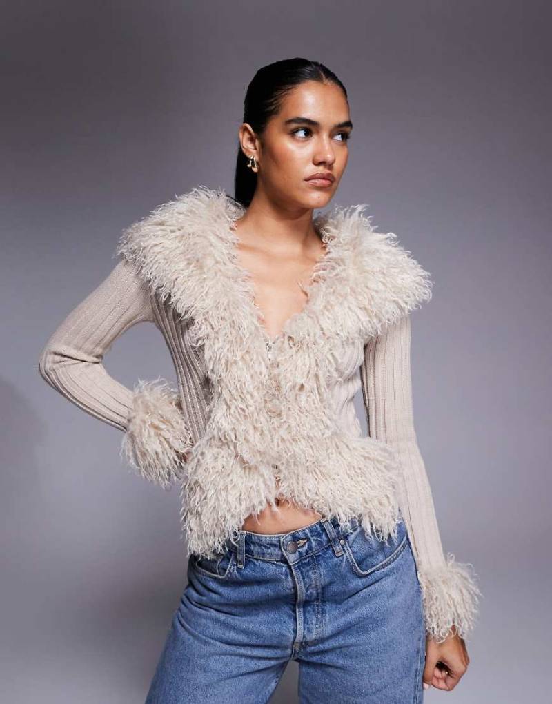 I. AM. GIA - Cressida - Kompakte Strickjacke in Beige mit Reißverschluss und zotteligem Kunstpelzbesatz-Neutral von I.AM.GIA