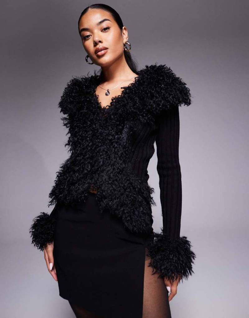 I. AM. GIA - Cressida - Kompakte Strickjacke in Schwarz mit Reißverschluss und zotteligem Kunstpelzbesatz von I.AM.GIA