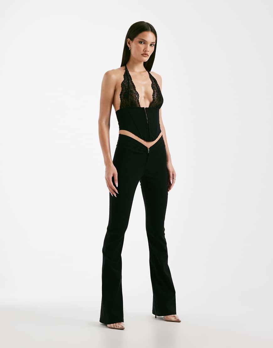 I. AM. GIA - Ellena 2.0 - Schlaghose in Schwarz mit v-förmigem Bund, Kombiteil I. AM. GIA - Ellena 2.0 - Schlaghose in Schwarz mit v-förmigem Bund, Kombiteil von I.AM.GIA