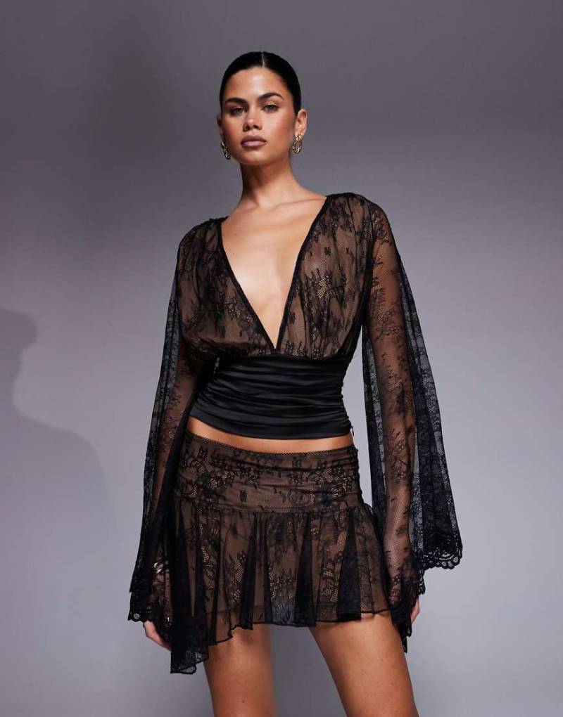 I. AM. GIA - Stevie - Oberteil Spitze in Schwarz mit ausgestellten Ärmeln, tiefem Ausschnitt und Haken-Ösen-Detail, Kombiteil I. AM. GIA - Stevie - Oberteil Spitze in Schwarz mit ausgestellten Ärmeln, tiefem Ausschnitt und Haken-Ösen-Detail, Kombiteil von I.AM.GIA