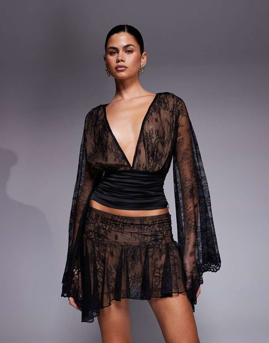 I. AM. GIA - Stevie - Oberteil Spitze in Schwarz mit ausgestellten Ärmeln, tiefem Ausschnitt und Haken-Ösen-Detail, Kombiteil I. AM. GIA - Stevie - Oberteil Spitze in Schwarz mit ausgestellten Ärmeln, tiefem Ausschnitt und Haken-Ösen-Detail, Kombiteil von I.AM.GIA